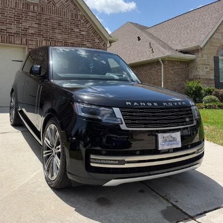 Glossy black Range Rover with ceramic coating paint protection